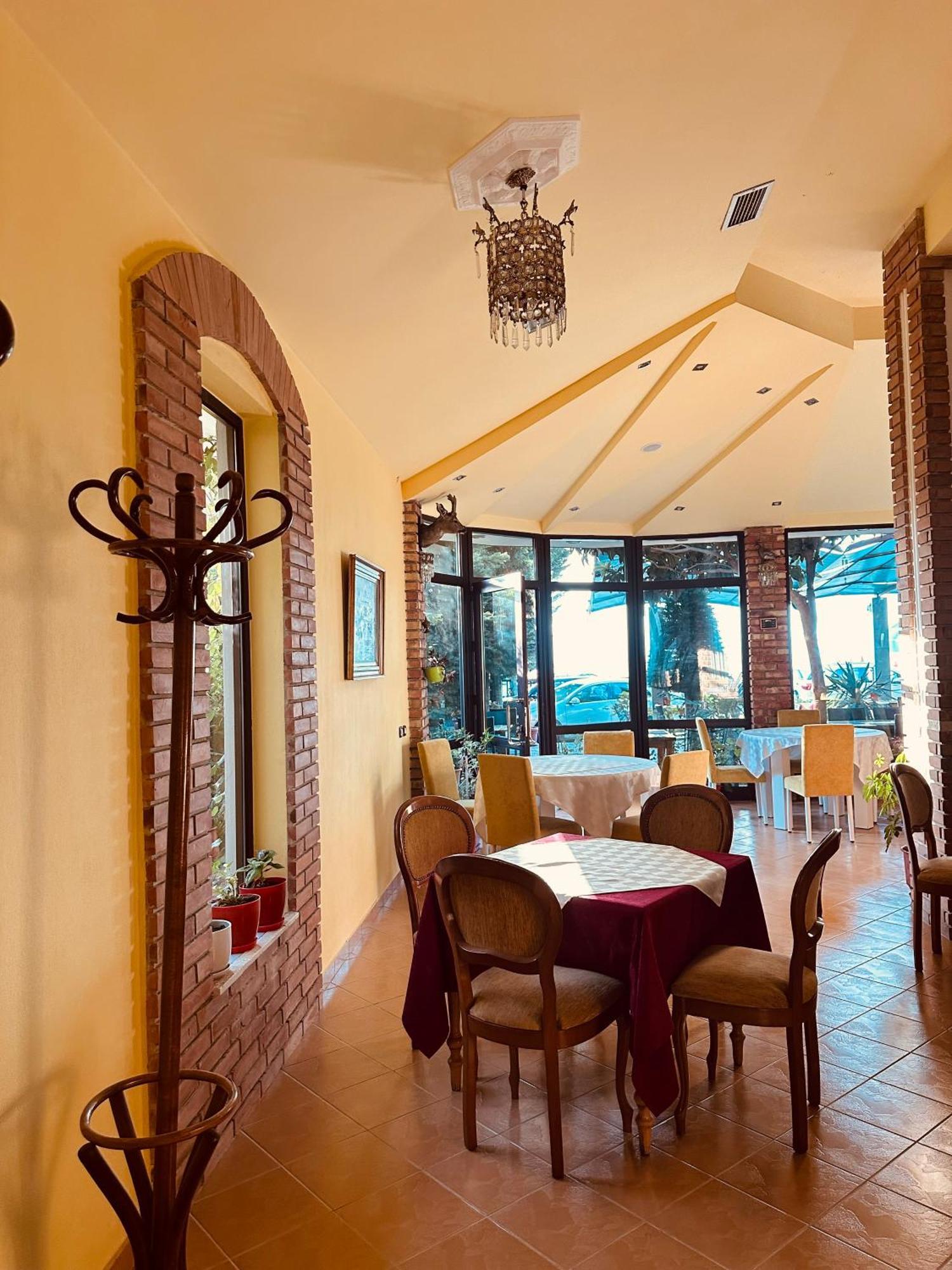 Hotel Saint Marena Pogradec Exteriér fotografie