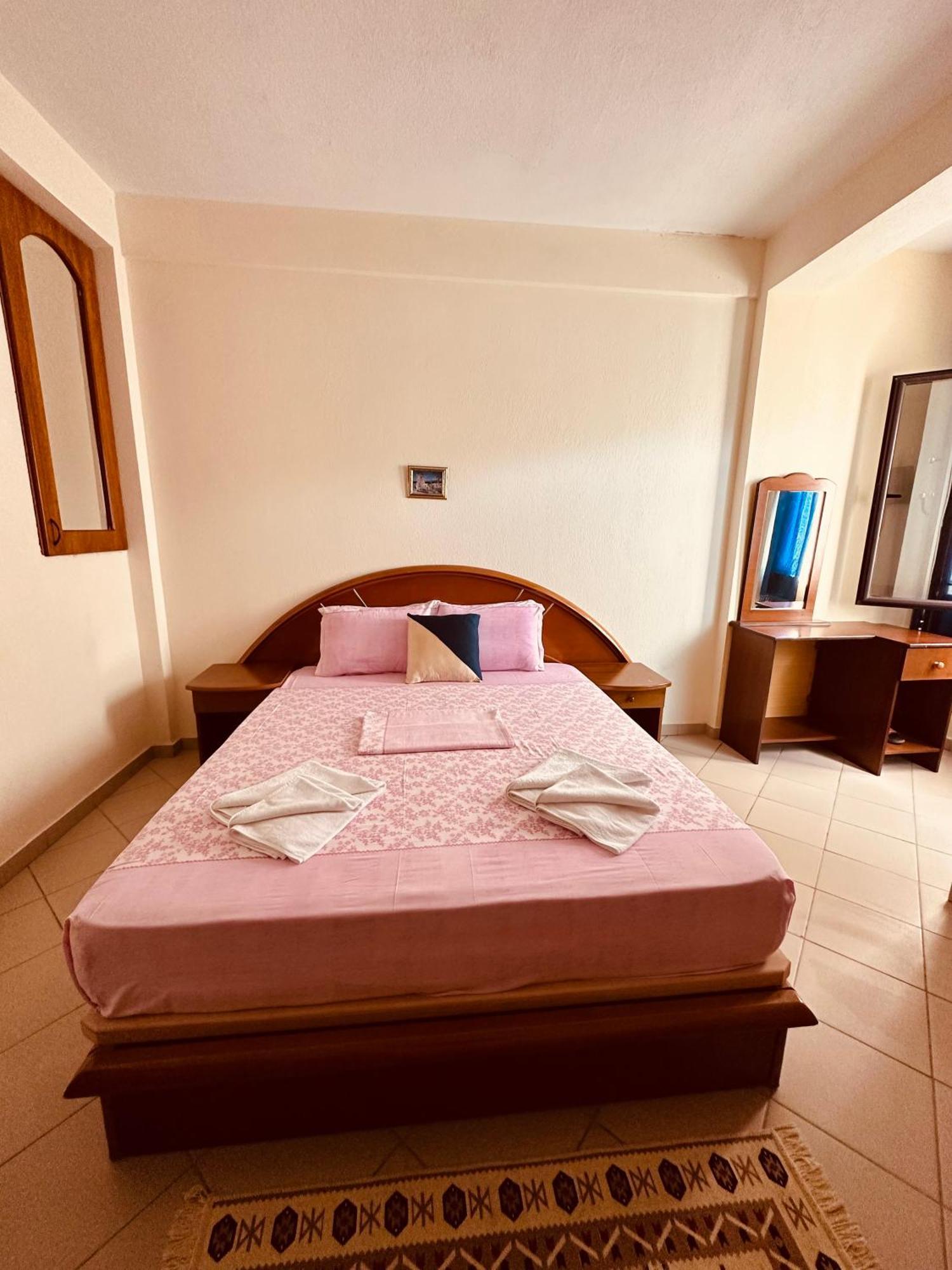 Hotel Saint Marena Pogradec Exteriér fotografie